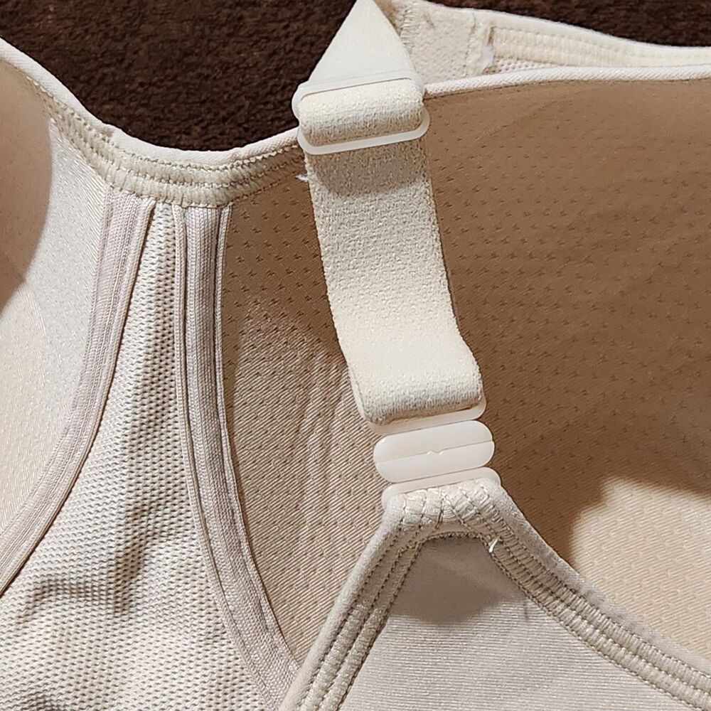 Vanity Fair Bra Size 44C Beige Wirefree Convertible.  New - Picture 7 of 10